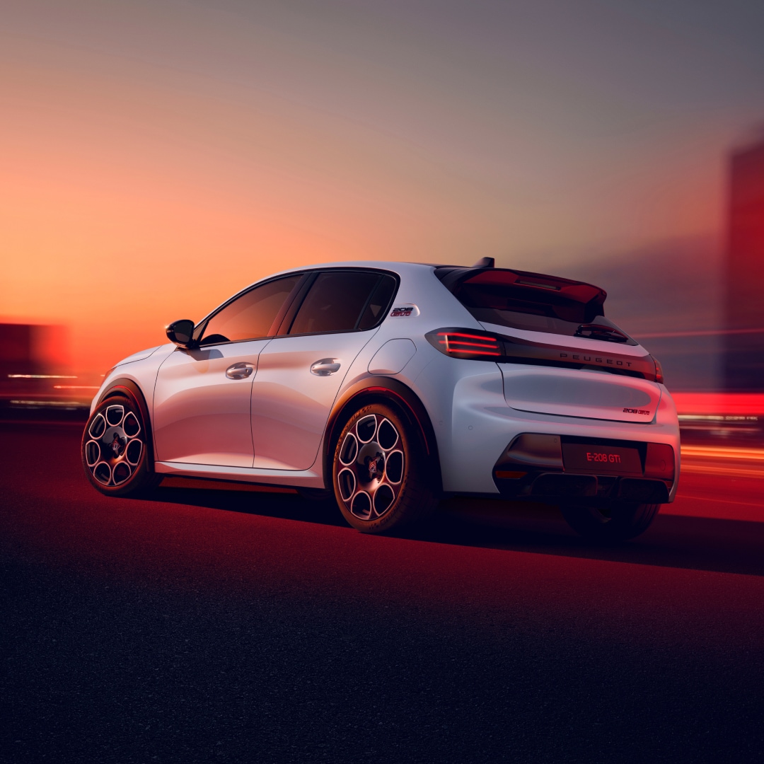 Nieuwe PEUGEOT E‑208 GTi – achteraanzicht
