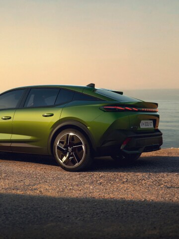 Nieuwe PEUGEOT E-408 silhouet