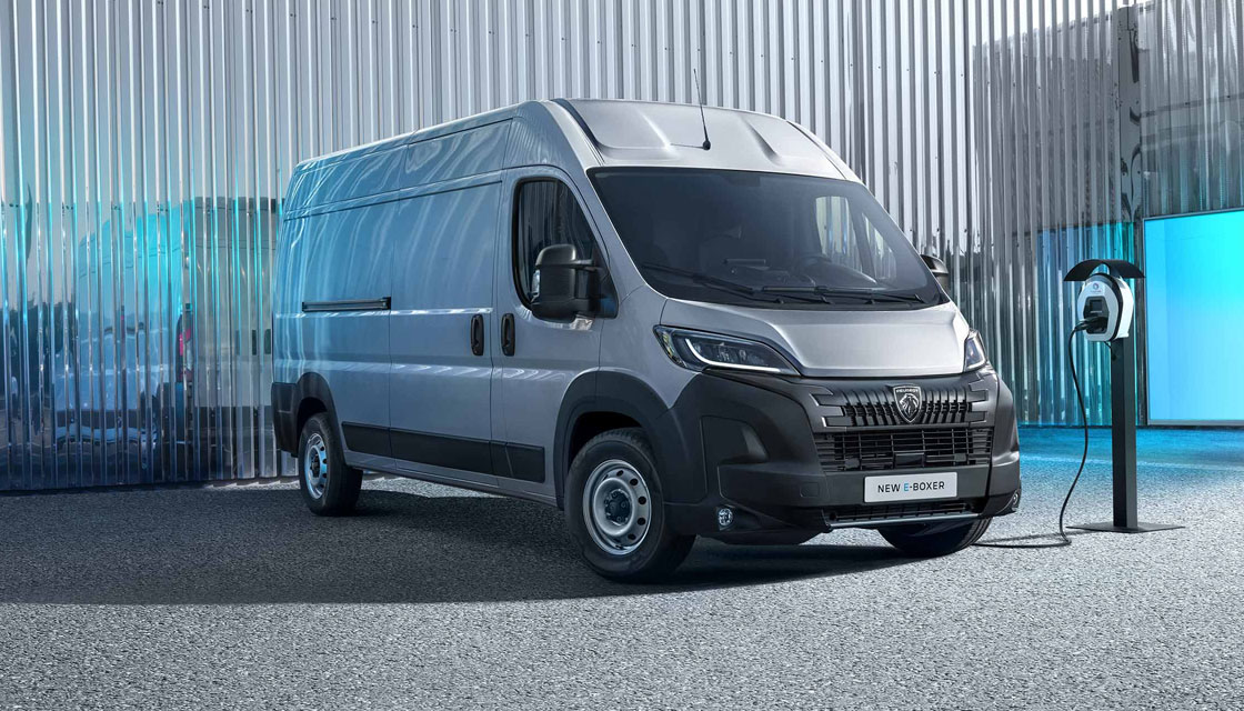 PEUGEOT E-BOXER aan het opladen